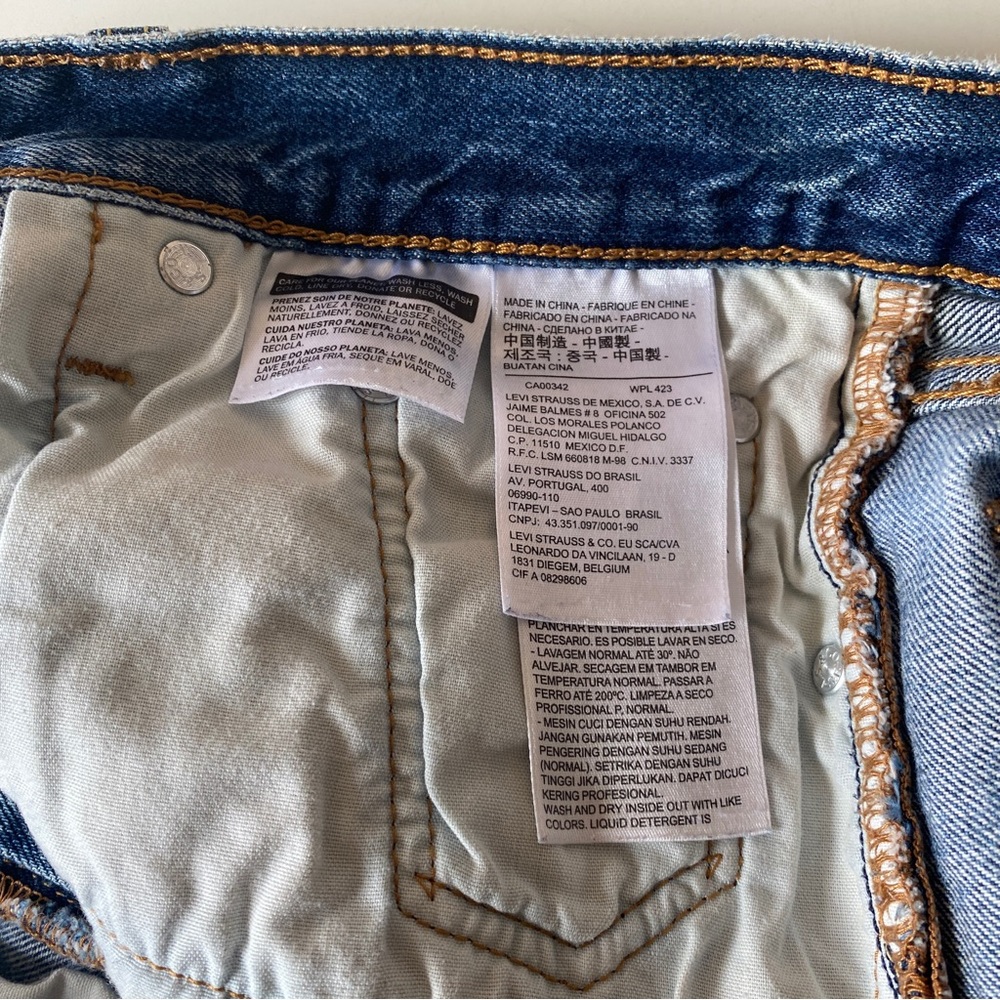 Levi’s 501 denim shorts medium wash - Picture 6 of 8